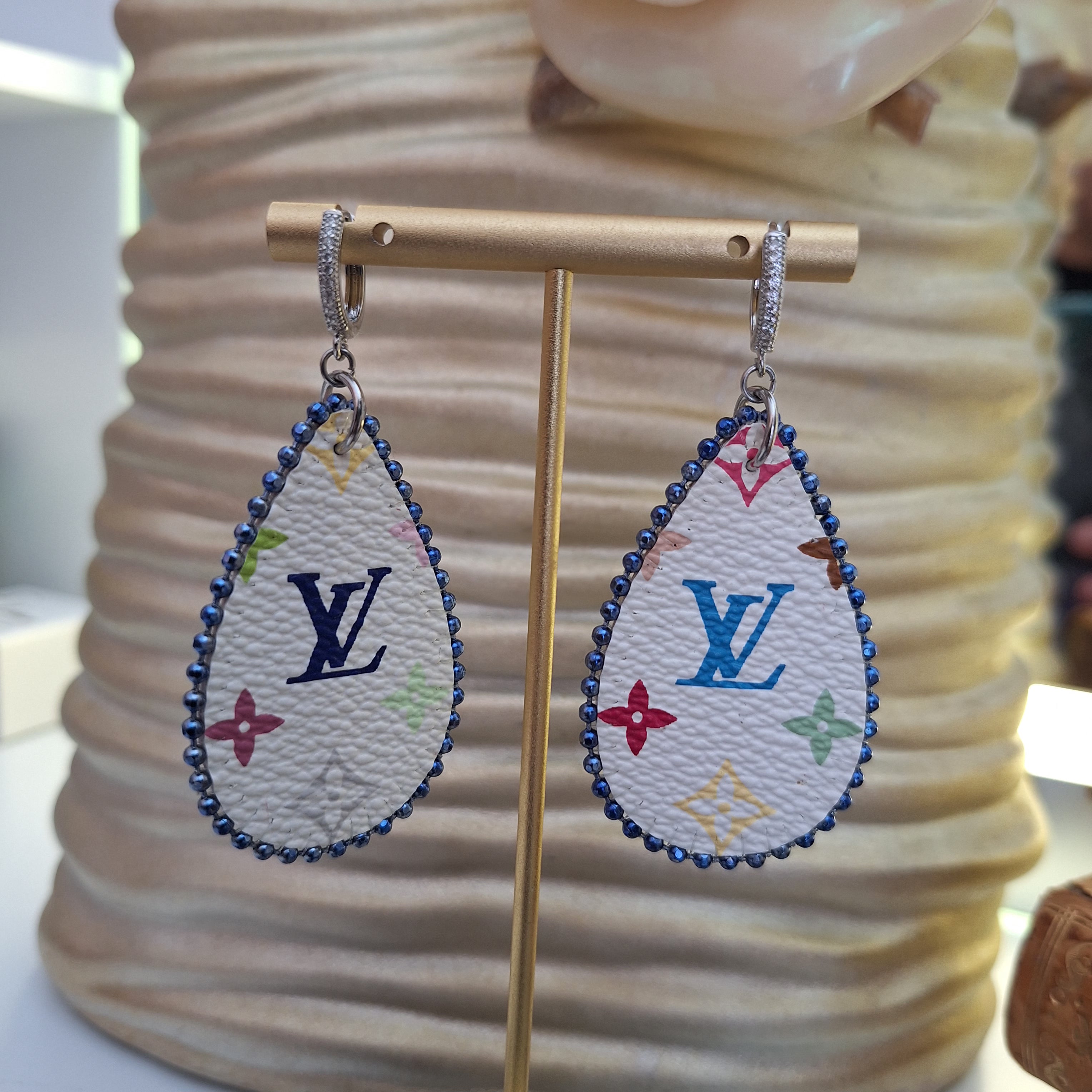 Susan earrings - Relux handcrafted creation in upcycled vintage leather (canvas)