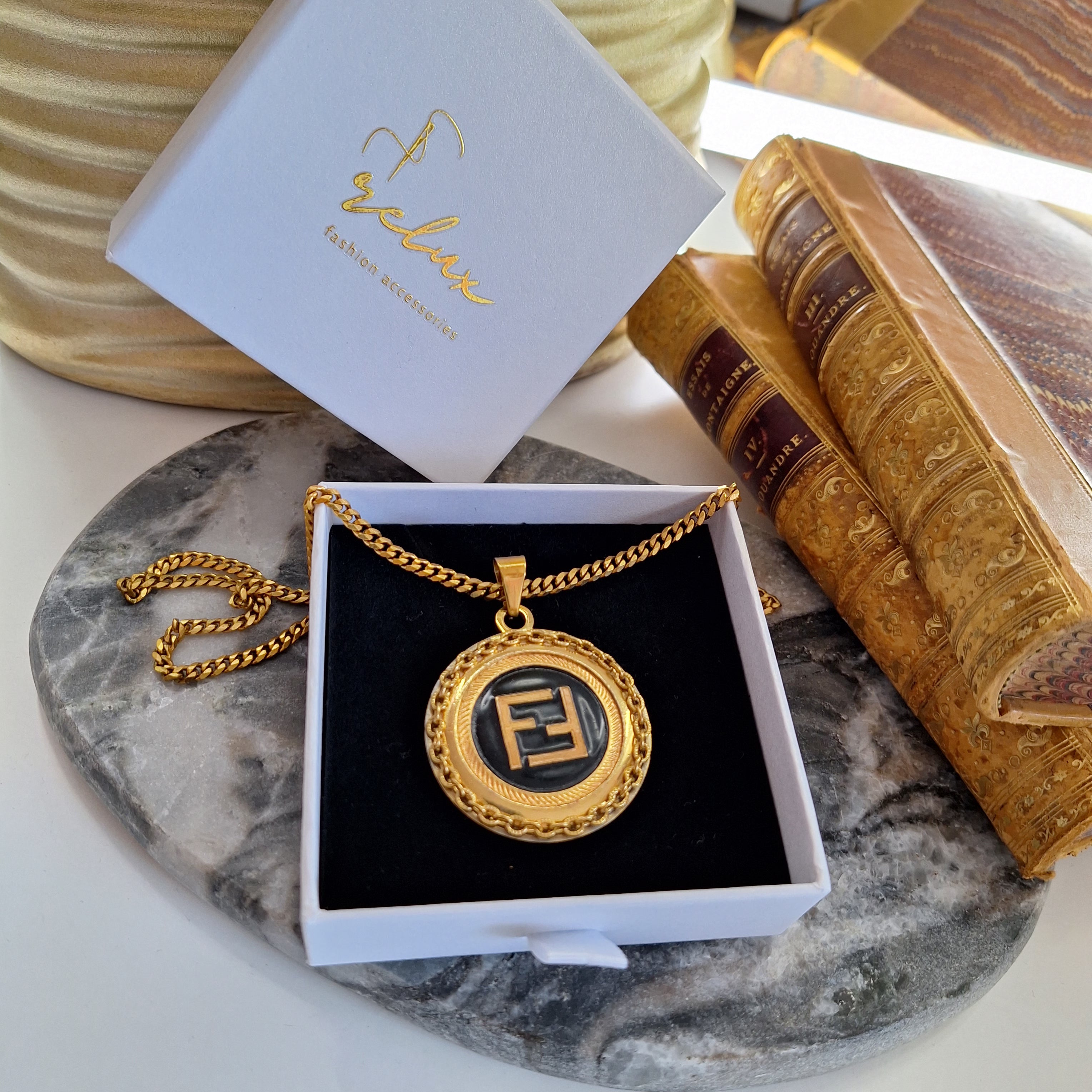 Collana Jill - Creazione artigianale Relux con bottone vintage upcycled
