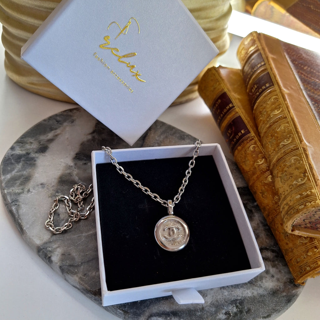 Collana Maja - Creazione artigianale Relux con bottone vintage upcycle