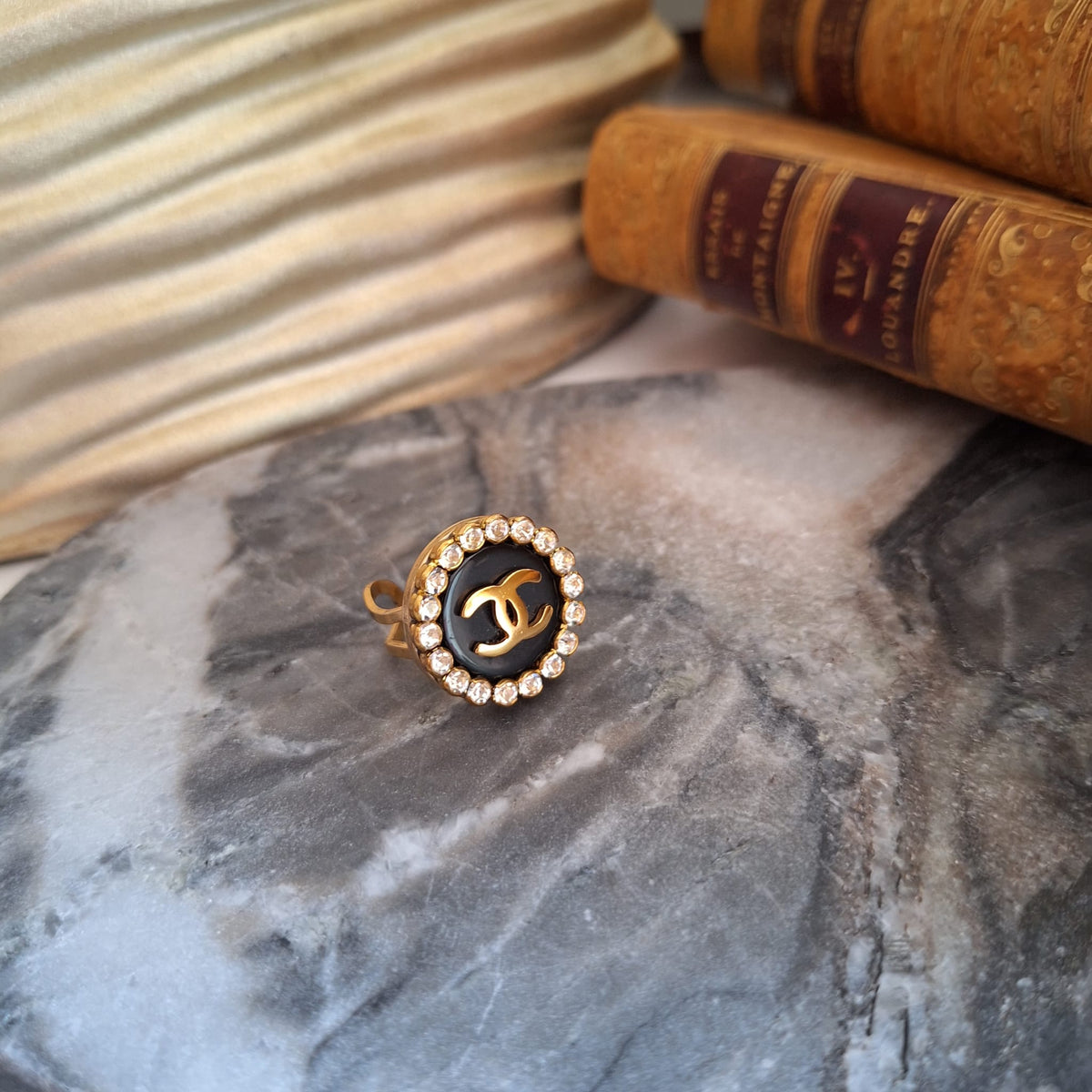Anello Ella - Creazione artigianale Relux con bottone upcycled