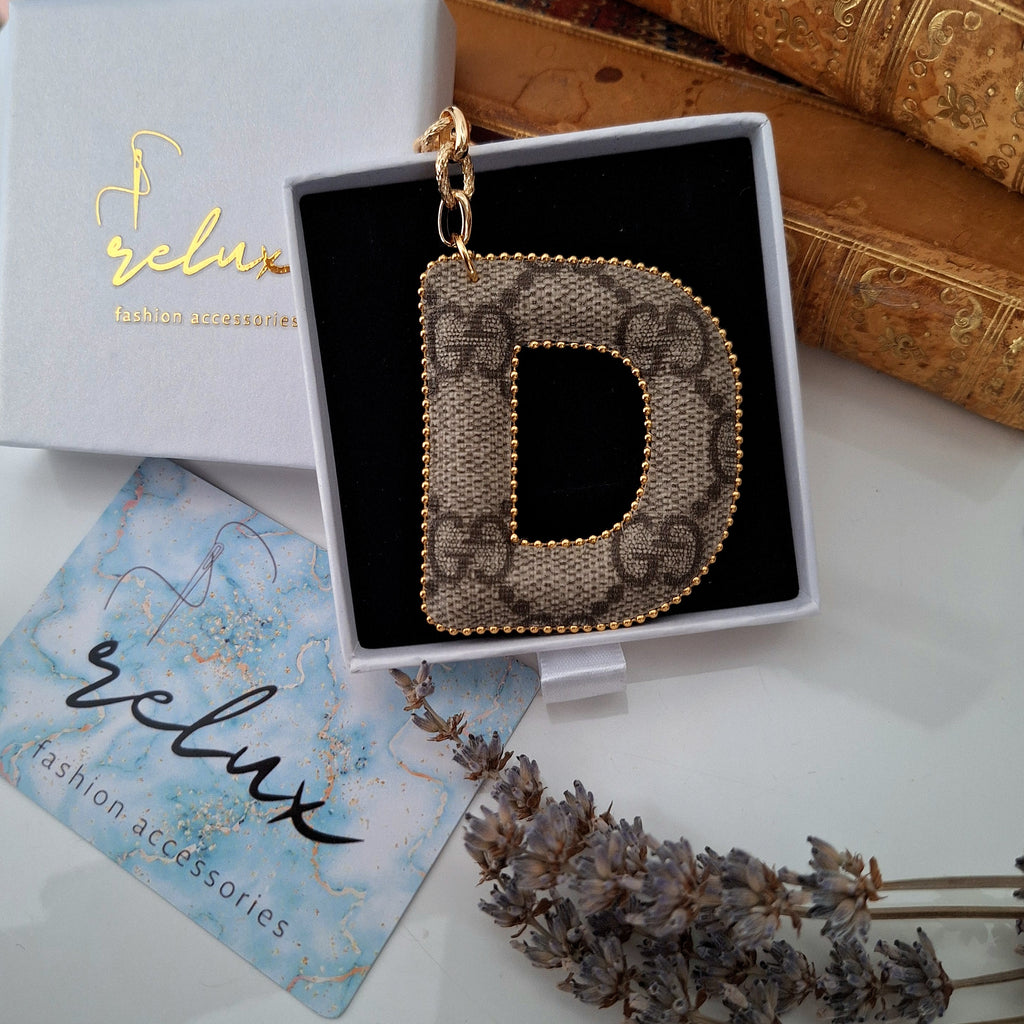 Portachiavi lettera iniziale - Creazione artigianale Relux in pelle vintage upcycled