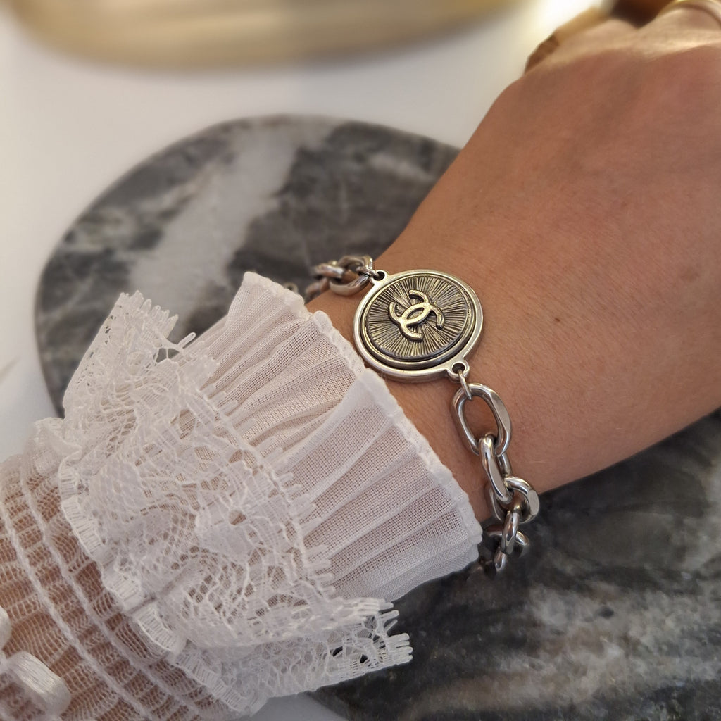 Cloe Bracelet - Relux handcrafted creation with upcycled vintage button