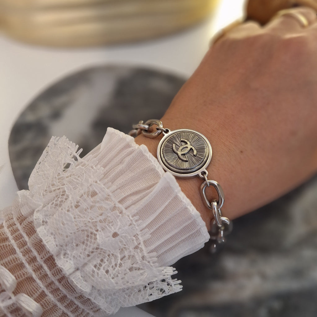 Cloe Bracelet - Relux handcrafted creation with upcycled vintage button