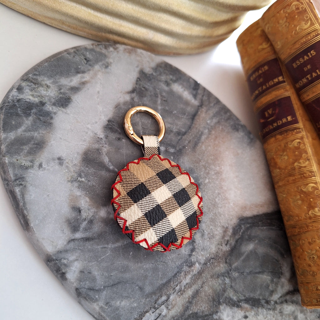 Nari Keychain - Relux handcrafted creation in upcycled vintage leather
