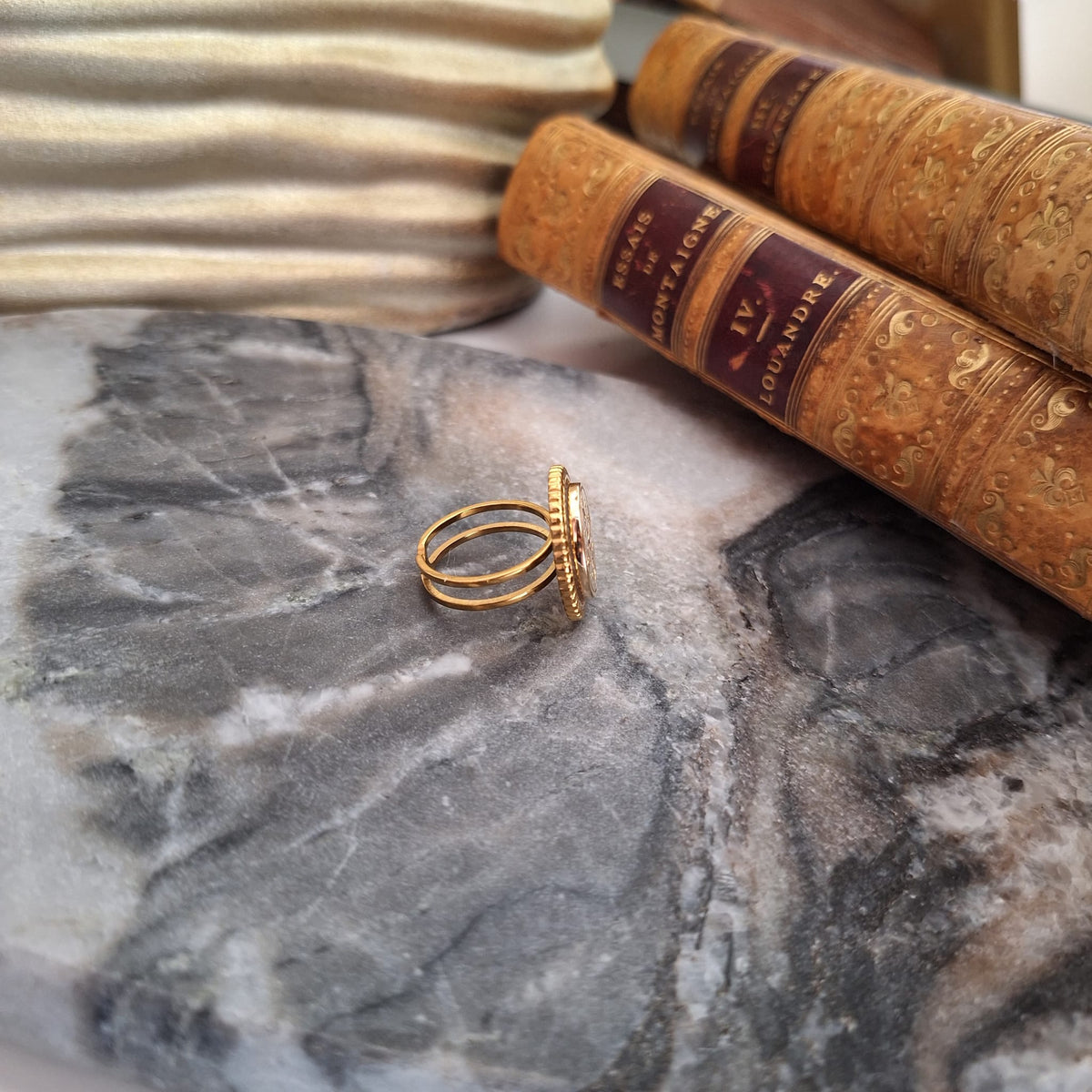Anello Hazel - Creazione artigianale Relux con bottone upcycled