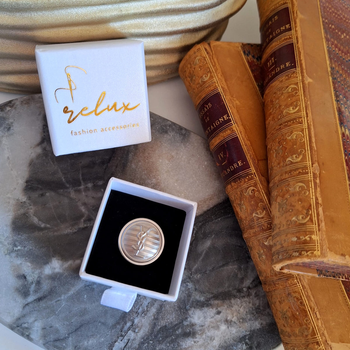 Anello Hissa - Creazione artigianale Relux con bottone upcycled