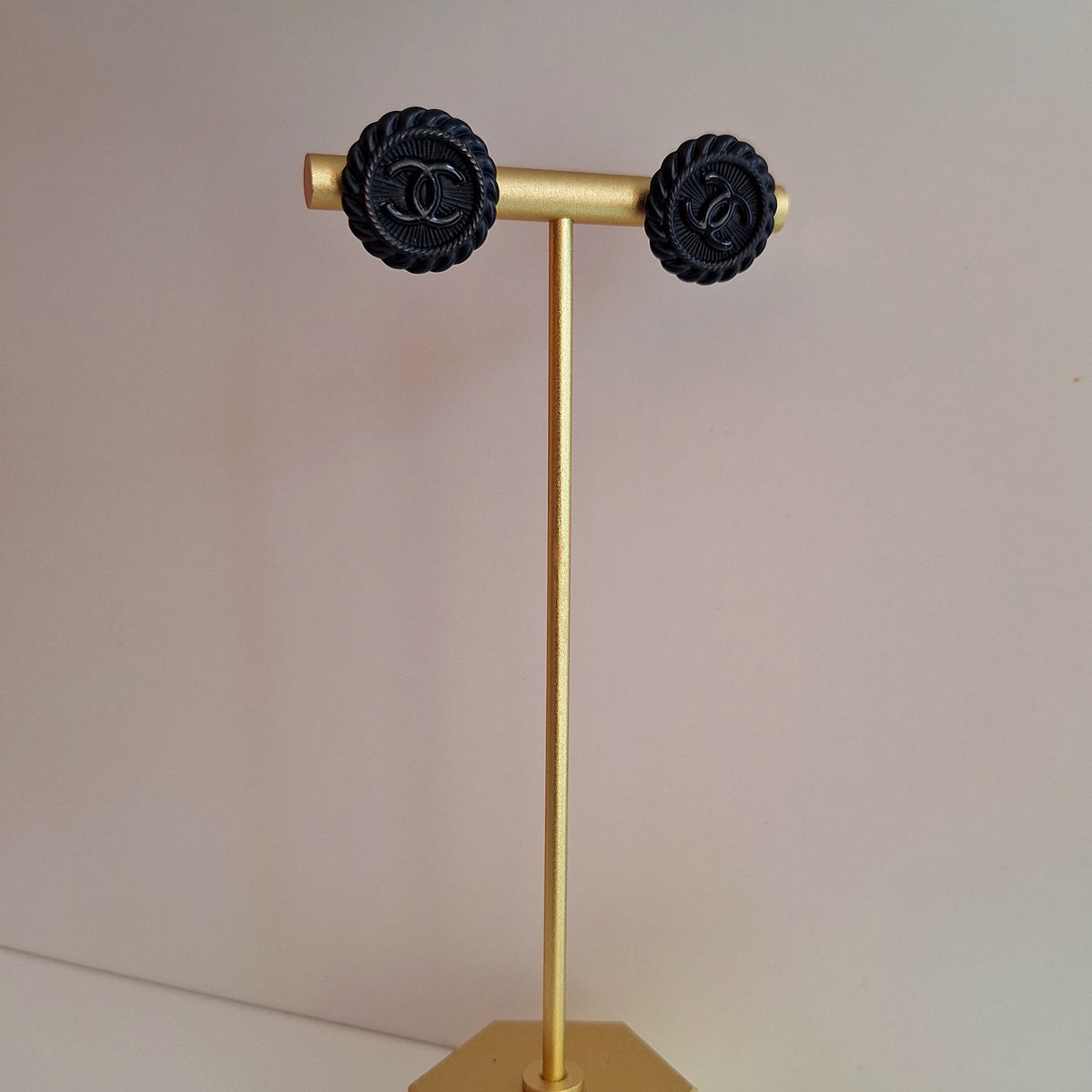 Neli earrings - Handcrafted Relux creation with upcycled vintage buttons
