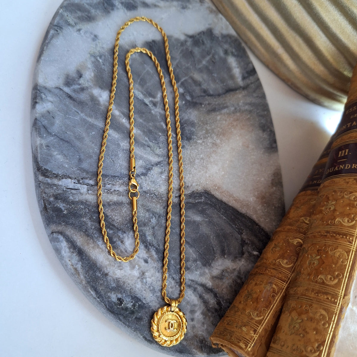 Collana Flora - Creazione artigianale Relux con bottone vintage upcycled