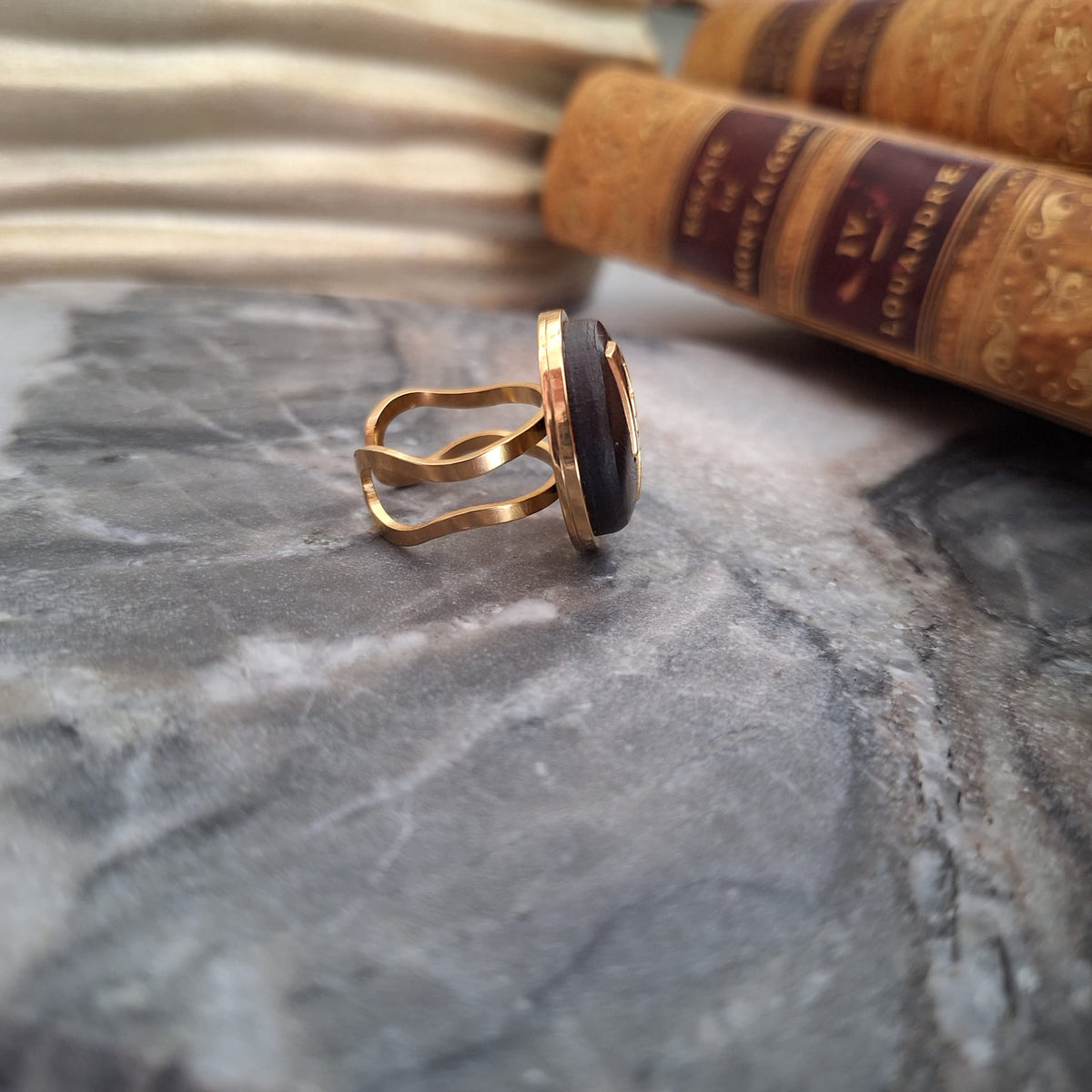 Anello Bea - Creazione artigianale Relux con bottone upcycled