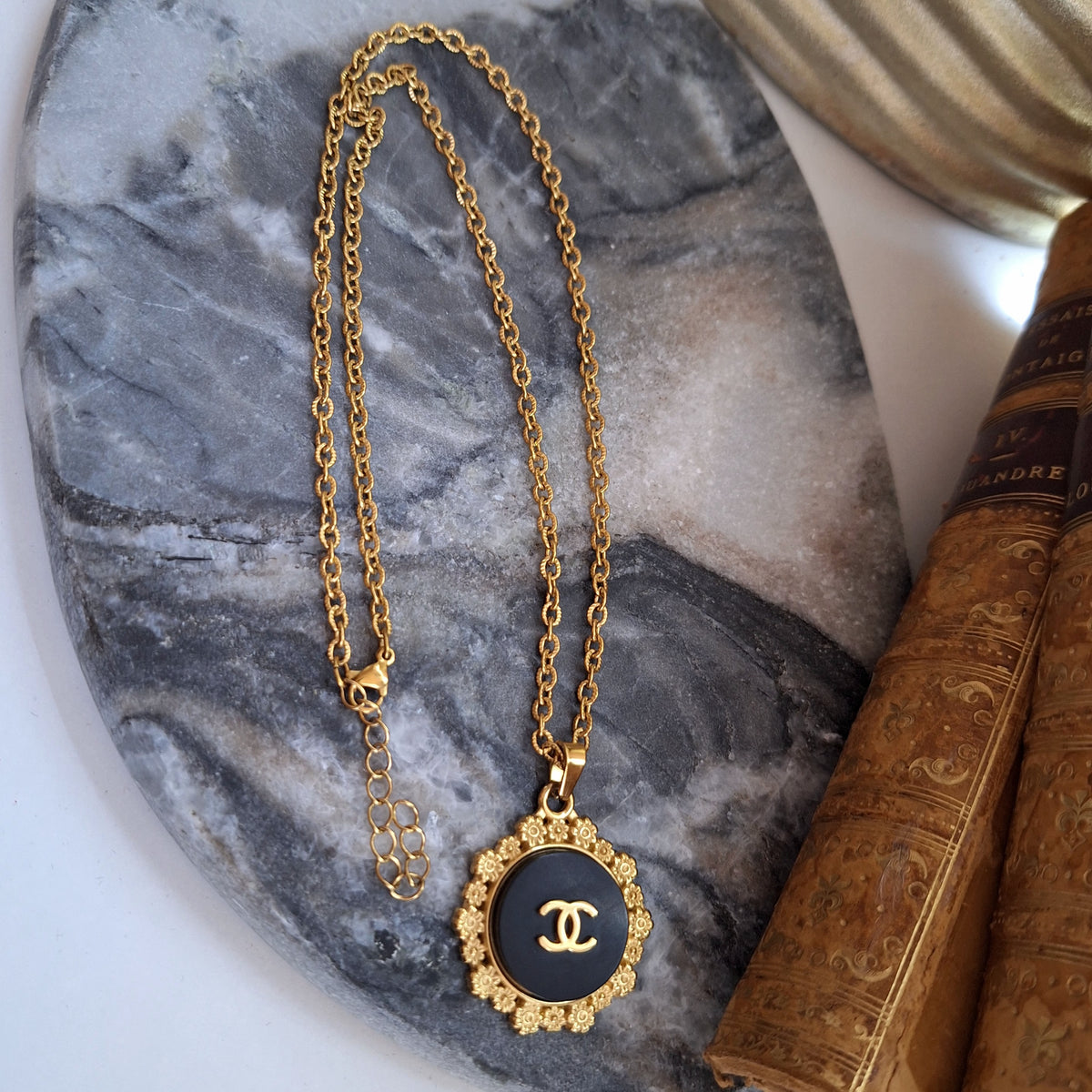 Collana Ova - Creazione artigianale Relux con bottone vintage upcycled