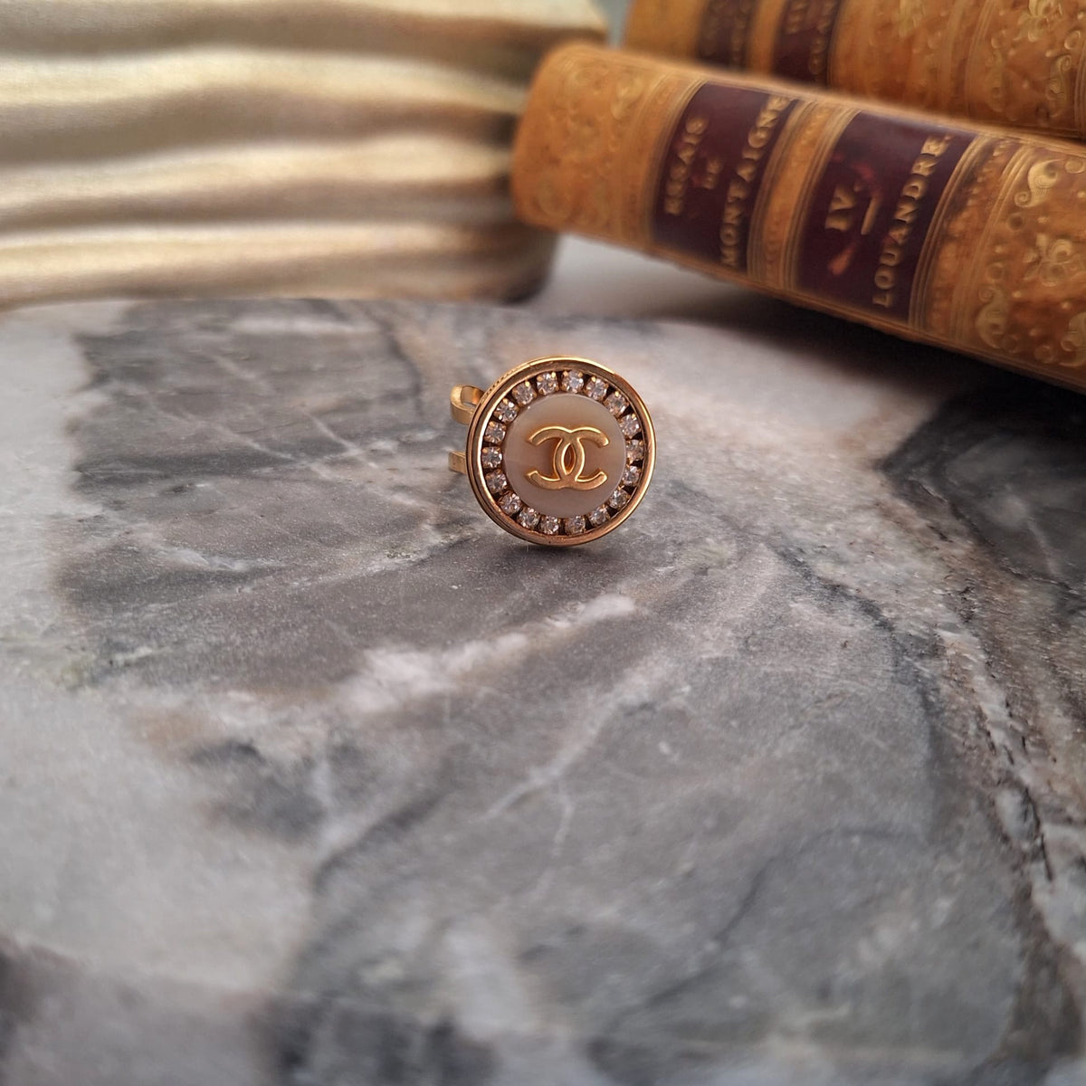Anello Mia - Creazione artigianale Relux con bottone upcycled