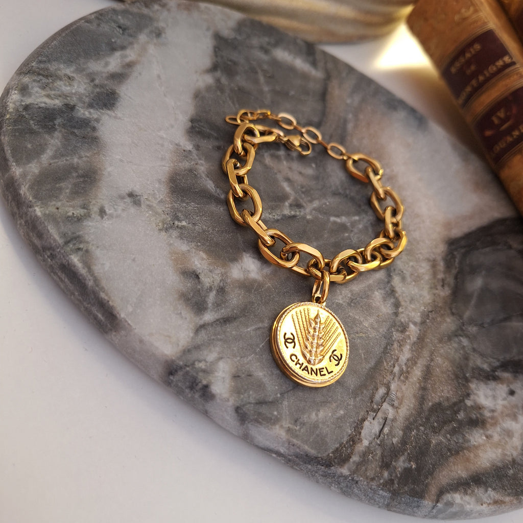 Dale Bracelet - Relux handcrafted creation with upcycled vintage button