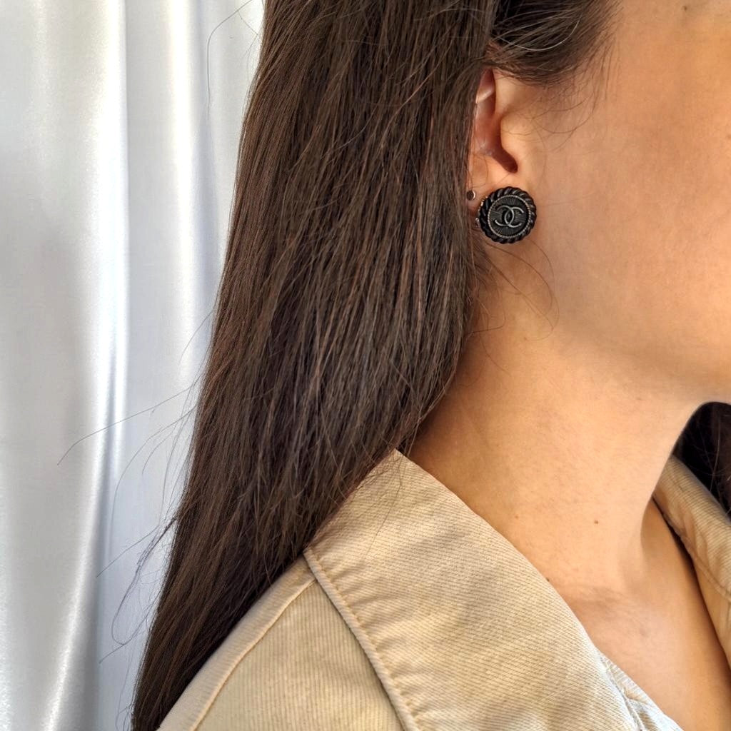Neli earrings - Handcrafted Relux creation with upcycled vintage buttons
